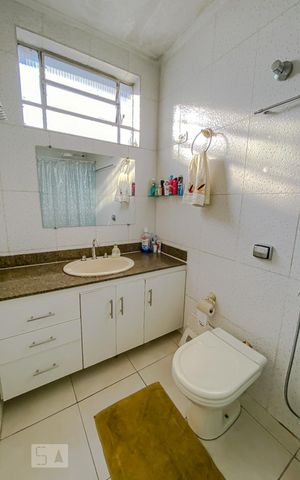 Casa à venda com 215m², 3 quartos e 3 vagasBanheiro da Suite