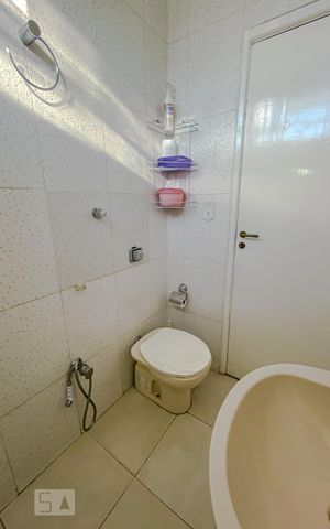 Casa à venda com 215m², 3 quartos e 3 vagasBanheiro