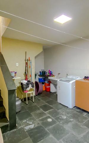 Casa à venda com 215m², 3 quartos e 3 vagasLavanderia