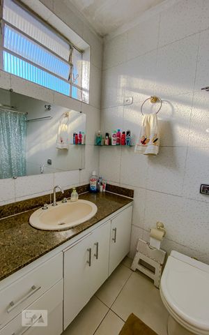 Casa à venda com 215m², 3 quartos e 3 vagasBanheiro da Suite