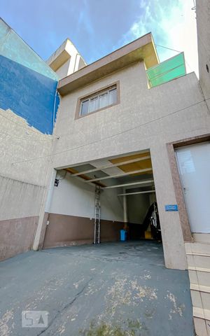 Casa à venda com 215m², 3 quartos e 3 vagasGaragem