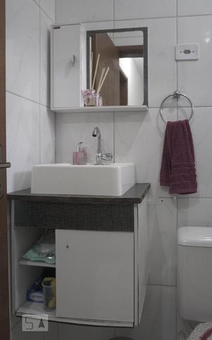 Casa de condomínio à venda com 92m², 2 quartos e 1 vaga Casa de condomínio à venda com 92m², 2 quartos e 1 vagaBanheiro