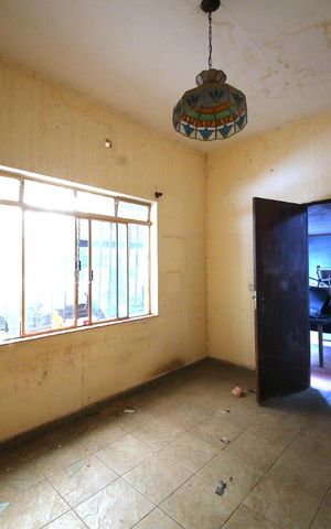Casa à venda com 253m², 4 quartos e 3 vagasSala 
