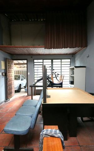 Casa à venda com 253m², 4 quartos e 3 vagasSala 