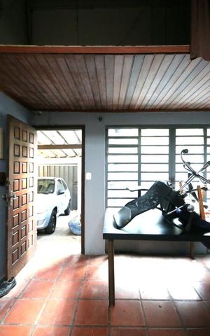 Casa à venda com 253m², 4 quartos e 3 vagasSala