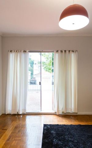 Casa à venda com 380m², 2 quartos e 3 vagas Casa à venda com 380m², 2 quartos e 3 vagasSala