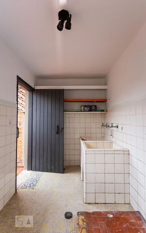 Casa à venda com 380m², 2 quartos e 3 vagas Casa à venda com 380m², 2 quartos e 3 vagasÁrea de Serviço