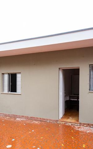 Casa à venda com 380m², 2 quartos e 3 vagas Casa à venda com 380m², 2 quartos e 3 vagasFachada