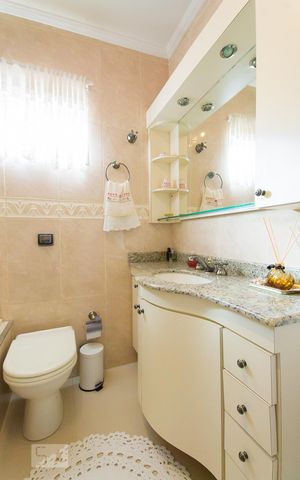 Casa à venda com 165m², 3 quartos e 2 vagasBanheiro 