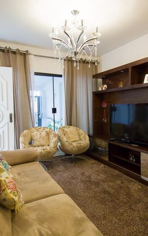Casa à venda com 165m², 3 quartos e 2 vagasSala