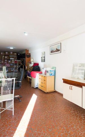 Casa à venda com 165m², 3 quartos e 2 vagasSalão 