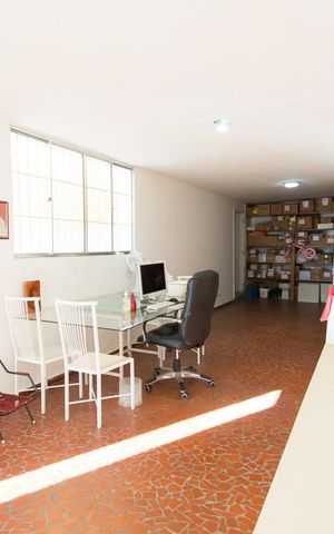 Casa à venda com 165m², 3 quartos e 2 vagasSalão 