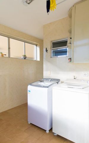 Casa à venda com 165m², 3 quartos e 2 vagasLavanderia 