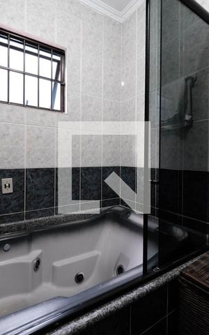 Casa para alugar com 143m², 3 quartos e 2 vagasBanheiro da Suíte