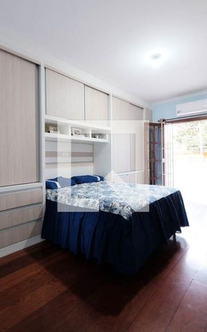 Casa para alugar com 143m², 3 quartos e 2 vagasSuíte