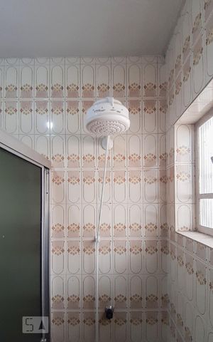 Casa à venda com 130m², 2 quartos e 2 vagas Casa à venda com 130m², 2 quartos e 2 vagasBanheiro