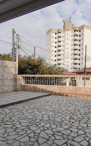 Casa à venda com 130m², 2 quartos e 2 vagas Casa à venda com 130m², 2 quartos e 2 vagasVaranda