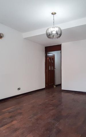 Casa à venda com 130m², 2 quartos e 2 vagas Casa à venda com 130m², 2 quartos e 2 vagasSala