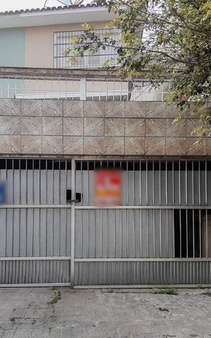 Casa à venda com 130m², 2 quartos e 2 vagas Casa à venda com 130m², 2 quartos e 2 vagasFachada