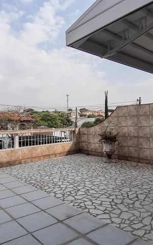 Casa à venda com 130m², 2 quartos e 2 vagas Casa à venda com 130m², 2 quartos e 2 vagasVaranda