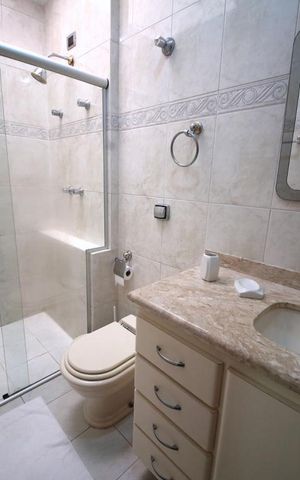 Casa à venda com 350m², 3 quartos e 4 vagasSuíte 2 - Banheiro