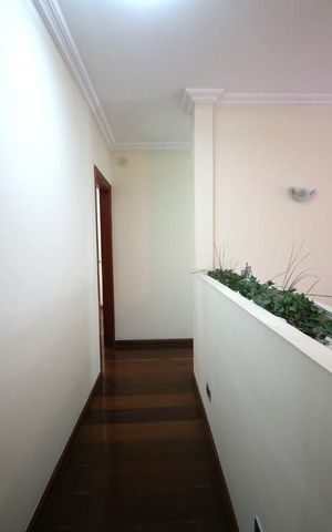 Casa à venda com 350m², 3 quartos e 4 vagasCorredor