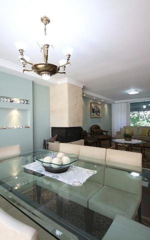 Casa à venda com 350m², 3 quartos e 4 vagasSala