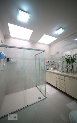 Casa à venda com 350m², 3 quartos e 4 vagasSuíte 3 - Banheiro
