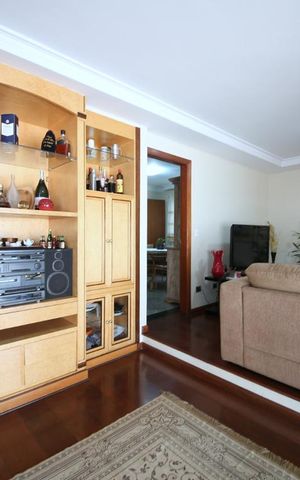 Casa à venda com 350m², 3 quartos e 4 vagasSala