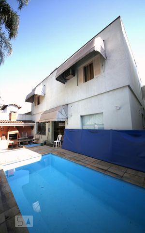Casa à venda com 350m², 3 quartos e 4 vagasPiscina