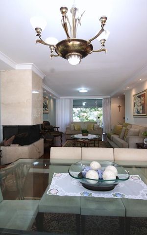 Casa à venda com 350m², 3 quartos e 4 vagasSala