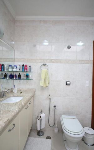 Casa à venda com 350m², 3 quartos e 4 vagasSuíte 3 - Banheiro