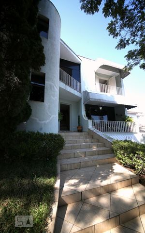 Casa à venda com 350m², 3 quartos e 4 vagasFachada