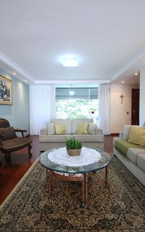 Casa à venda com 350m², 3 quartos e 4 vagasSala