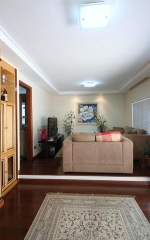 Casa à venda com 350m², 3 quartos e 4 vagasSala
