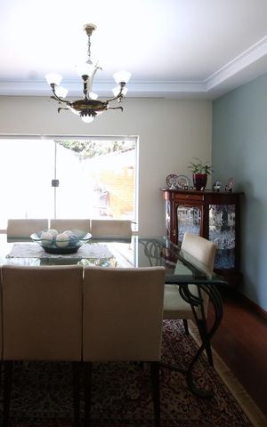Casa à venda com 350m², 3 quartos e 4 vagasSala