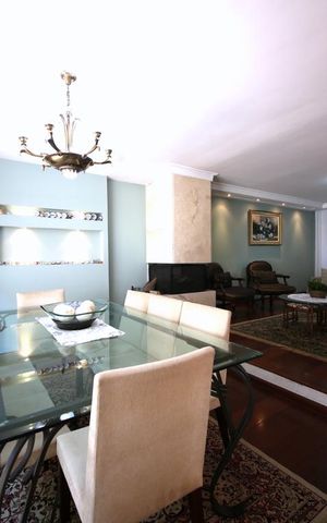 Casa à venda com 350m², 3 quartos e 4 vagasSala