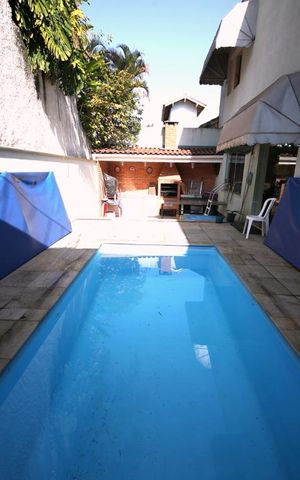 Casa à venda com 350m², 3 quartos e 4 vagasPiscina