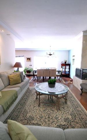 Casa à venda com 350m², 3 quartos e 4 vagasSala