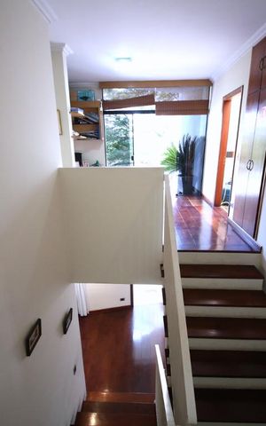 Casa à venda com 350m², 3 quartos e 4 vagasAcesso aos Quartos