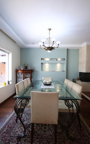 Casa à venda com 350m², 3 quartos e 4 vagasSala