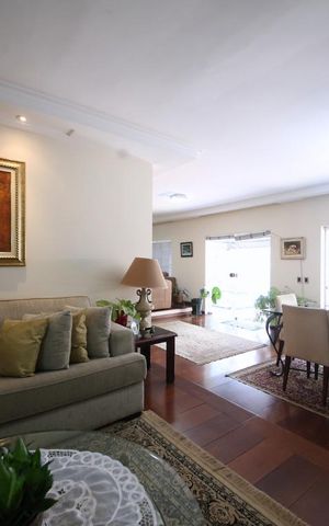 Casa à venda com 350m², 3 quartos e 4 vagasSala