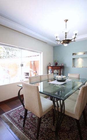 Casa à venda com 350m², 3 quartos e 4 vagasSala