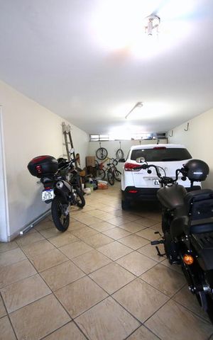Casa à venda com 350m², 3 quartos e 4 vagasGaragem