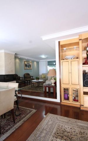 Casa à venda com 350m², 3 quartos e 4 vagasSala