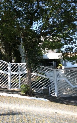 Casa à venda com 350m², 3 quartos e 4 vagasFachada
