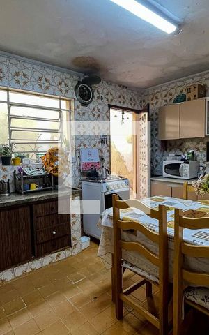 Casa à venda com 124m², 4 quartos e 2 vagas Casa à venda com 124m², 4 quartos e 2 vagasCozinha