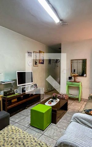 Casa à venda com 124m², 4 quartos e 2 vagas Casa à venda com 124m², 4 quartos e 2 vagasSala