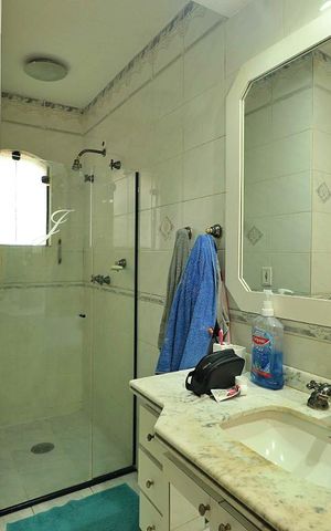 Casa à venda com 300m², 4 quartos e 4 vagasBanheiro da Suíte 4