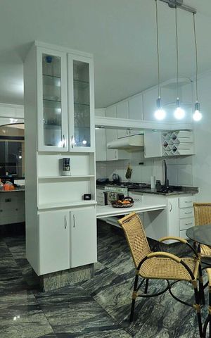 Casa à venda com 300m², 4 quartos e 4 vagasCozinha